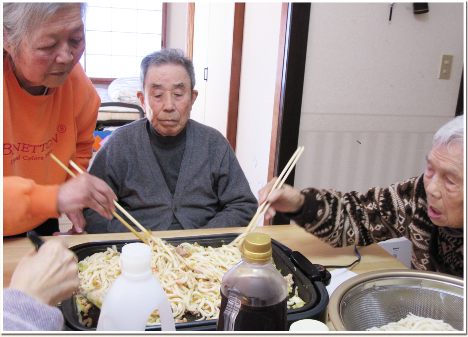 家事作業も皆様と共に行います。